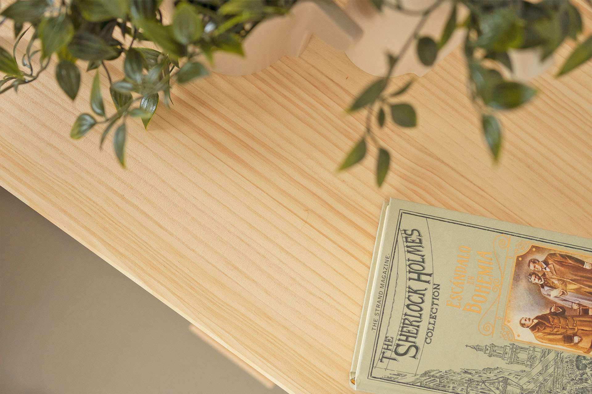 Imagen de ambiente 2 para:Mesita de noche de madera natural con cajón